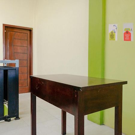 Zulfina Homestay Syariah Mitra Reddoorz Баньюванги Экстерьер фото