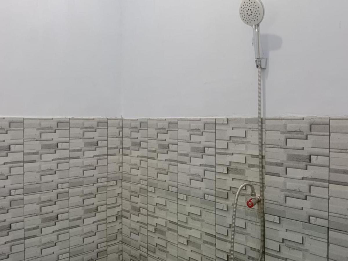 Zulfina Homestay Syariah Mitra Reddoorz Баньюванги Экстерьер фото