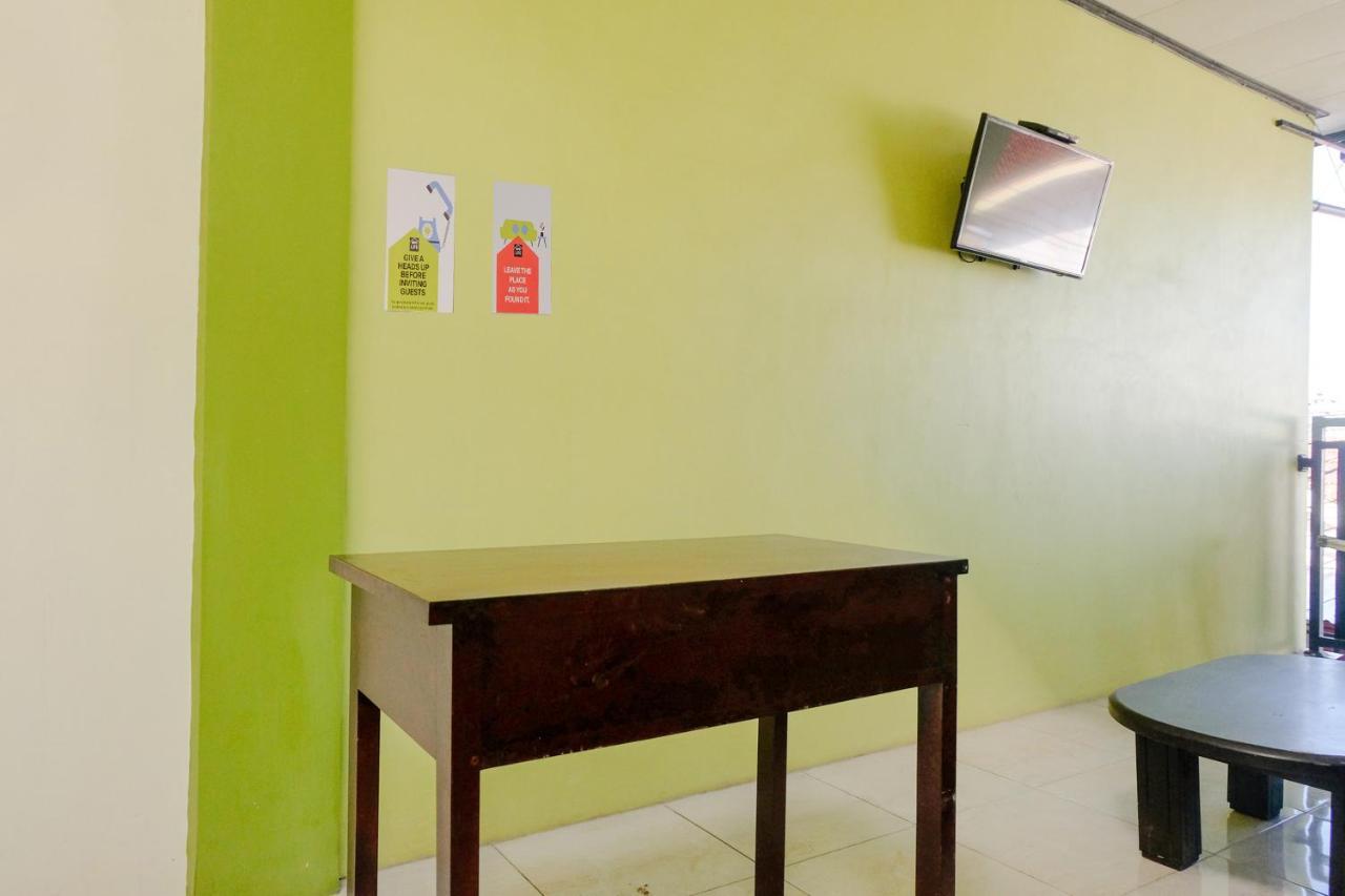 Zulfina Homestay Syariah Mitra Reddoorz Баньюванги Экстерьер фото