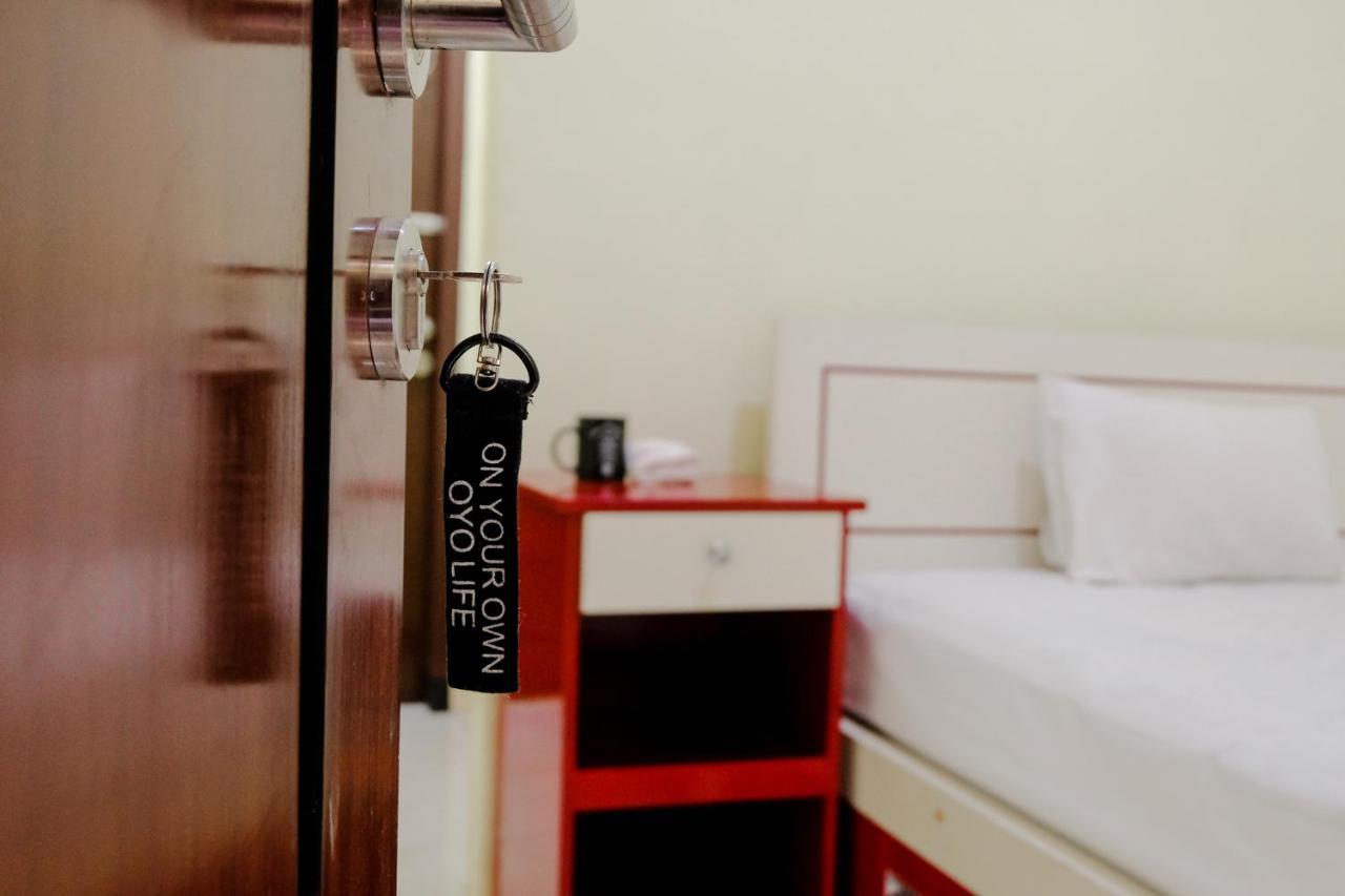 Zulfina Homestay Syariah Mitra Reddoorz Баньюванги Экстерьер фото