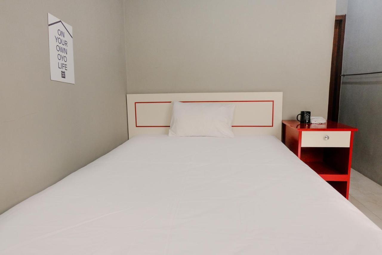 Zulfina Homestay Syariah Mitra Reddoorz Баньюванги Экстерьер фото